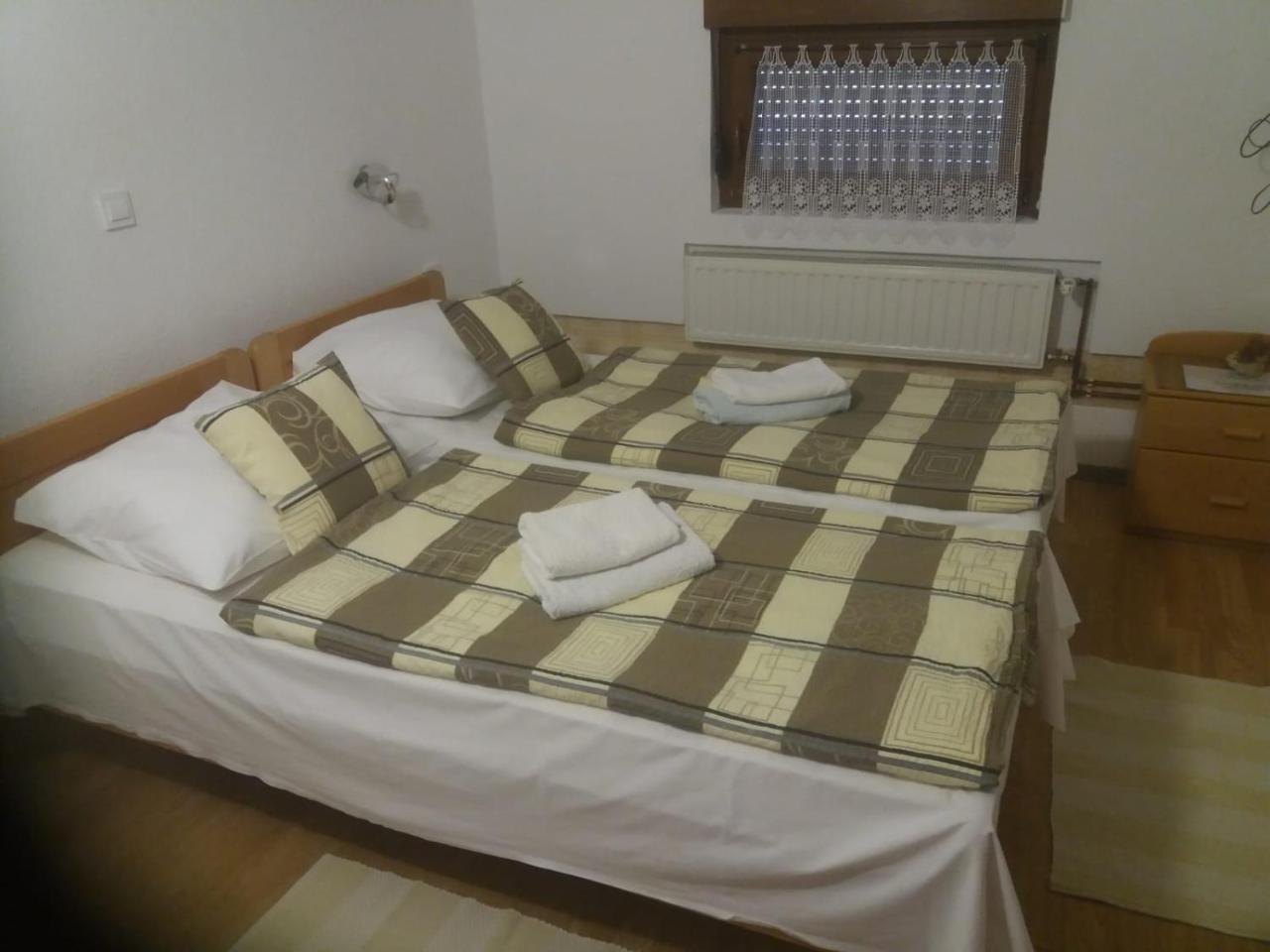 House Drakulic Hotel Korenica Bagian luar foto